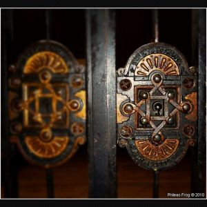 D100